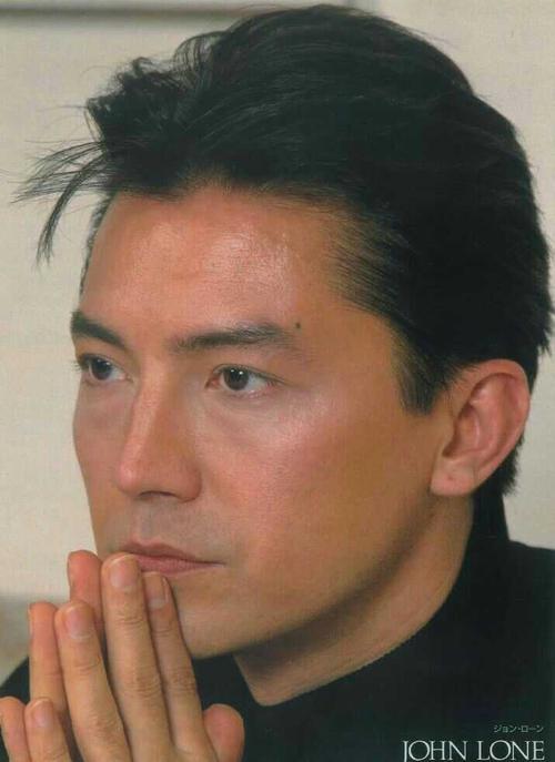 如何评价尊龙先生的绝代气质?