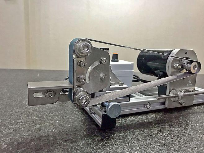 求简易砂带机模型