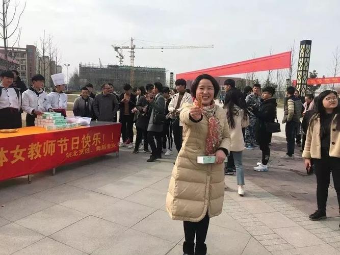 昨天,临泉这所学校居然这样玩!美女如云.