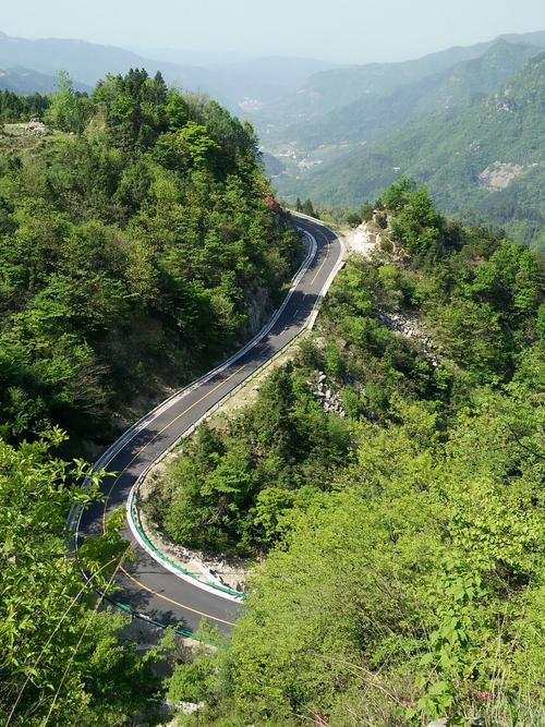 游玩金寨县马鬃岭风景区,免门票免摆渡车票,不过开车去要赶早,人很多.