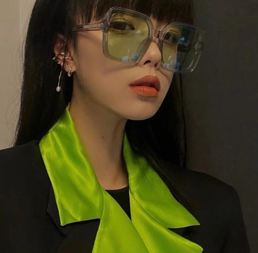 酷拽女生头像/去更远的地方,见更亮的光