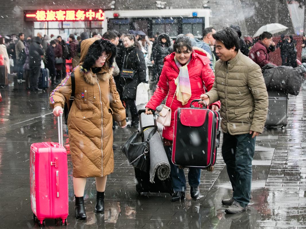 人文纪实摄影:风雪回家路