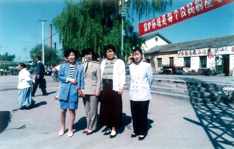 从这3张照片可以看到2003年以前朝阳镇火车站南面东侧的模样