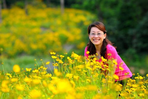 她在丛中笑的介绍