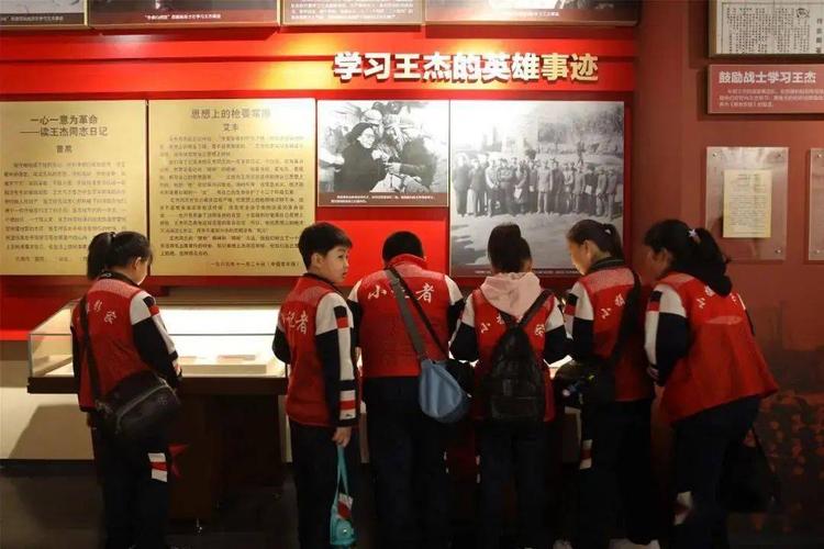 鲁西南战役纪念馆里,作为  济宁教育学院附属小学少先队的特色红色