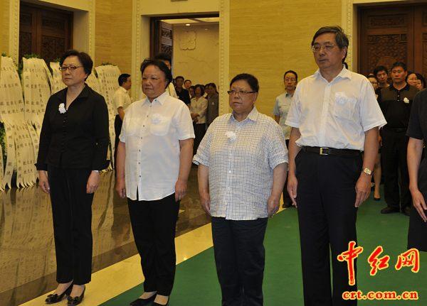 邓林,邓楠,邓榕等向张洁清同志告别