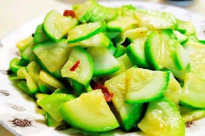 大蒜炝炒西葫芦的相关菜谱