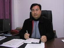 现任衡阳市八中校长,衡阳市院士专家学术交流会副主任委员,衡阳市高中