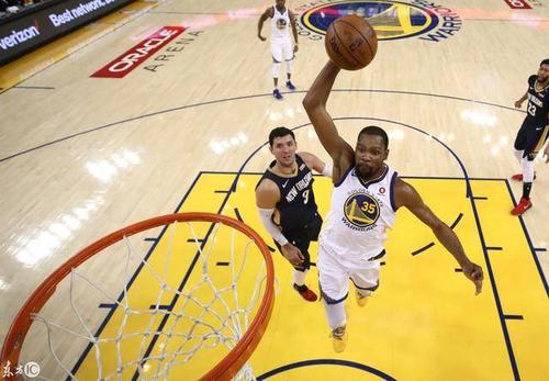 杜兰特劈扣,汤神双手灌篮,库里选择上篮