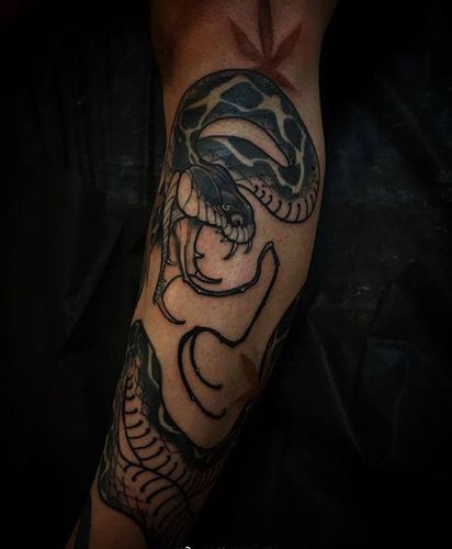 小腿传统蛇纹身图案