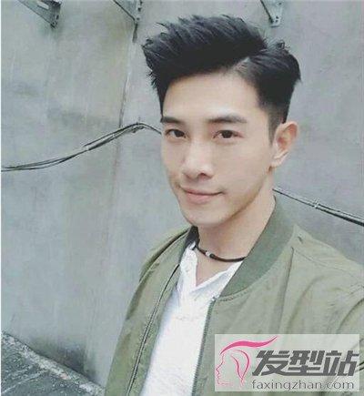 学生三七分发型男生修颜瘦脸变校园男神