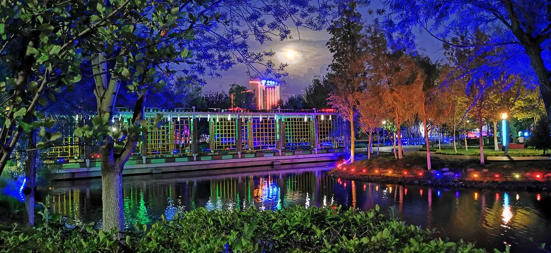 绿树成荫风吹柳,风光如画夜景美→克拉玛依市世纪公园夜景 - 美篇