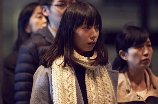 日本灰色电影《粉与灰》:戏里戏外都是人生,活在别人的影子中