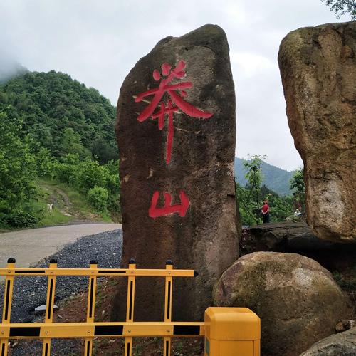 宜章县风尚模特队五一前走进莽山燕子岩风景区2019.04