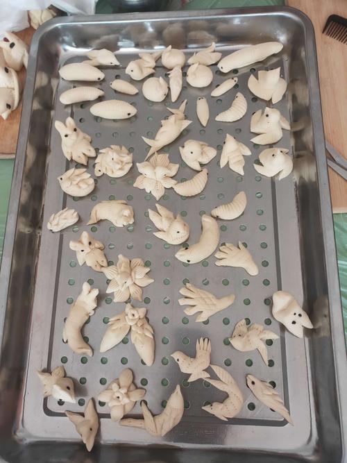 鸿影幼儿园小三班清明节"捏燕燕"活动