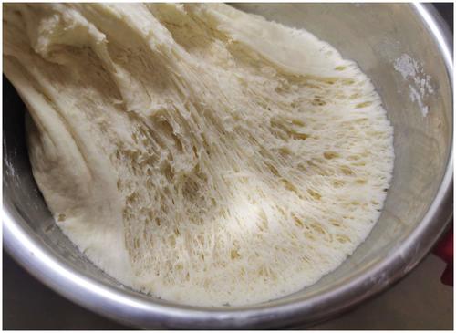 蒸馒头一次醒面可不够掌握第二次醒发暄软有嚼劲