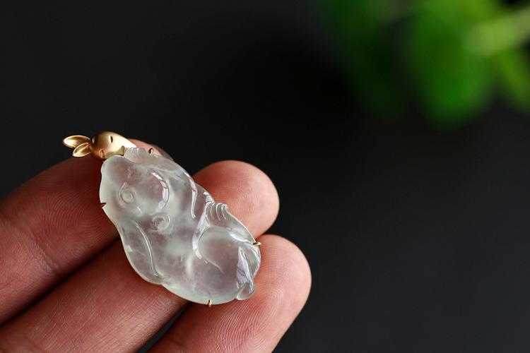 18k金高冰木那种兔子翡翠吊坠