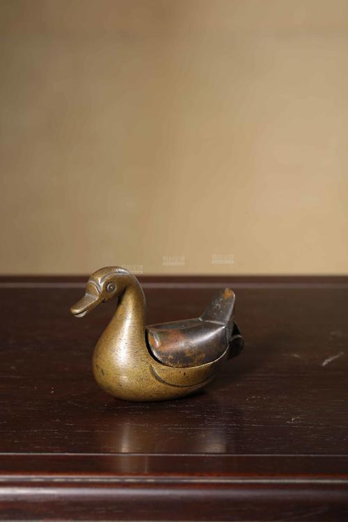 清 铜天鹅形文房水盂 a carved bronze duck washer.qing period