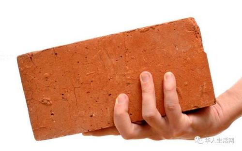 愤怒!91岁老人在美遭群殴被砖头砸脑袋:滚回你国家