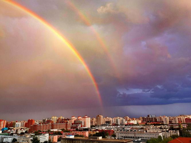 刚刚北京雨中的双彩虹