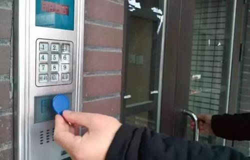 小区门禁卡5秒可复制一张 加密也能破解