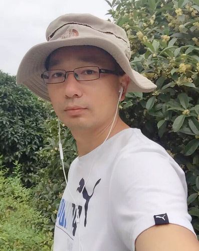 一位非油腻中年男人眼中的李小白