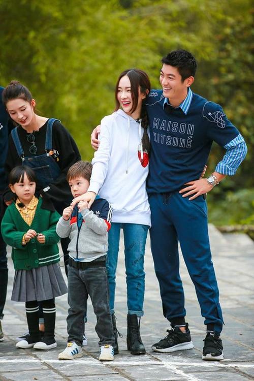 霍思燕晒嗯哼吃雪糕照曾撞脸胡一统和李现眼睛变化成亮点