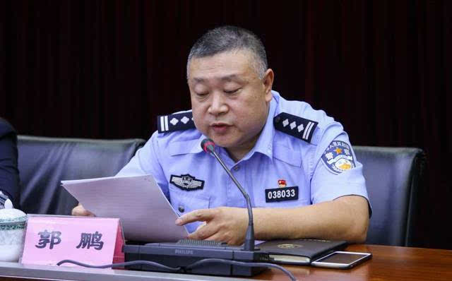 ▼区公安分局内保大队副大队长郭鹏部署校园治安工作.