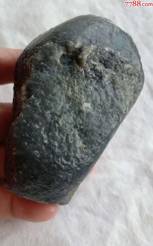 3724和田玉淡墨青花戈壁料原石303克