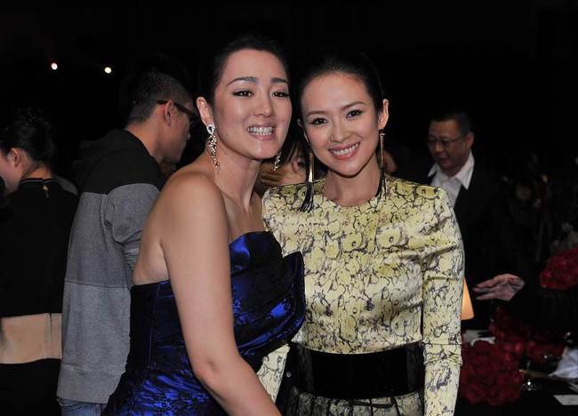 巩俐的胖恰到好处,章子怡为了显大气还要垫肩,气场强大才惹眼