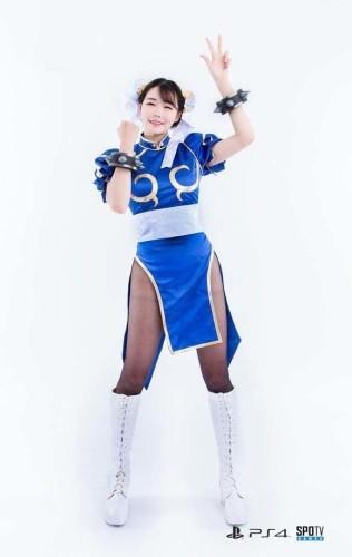 天使面容配黑丝美腿!韩国性感美女主播cos春丽