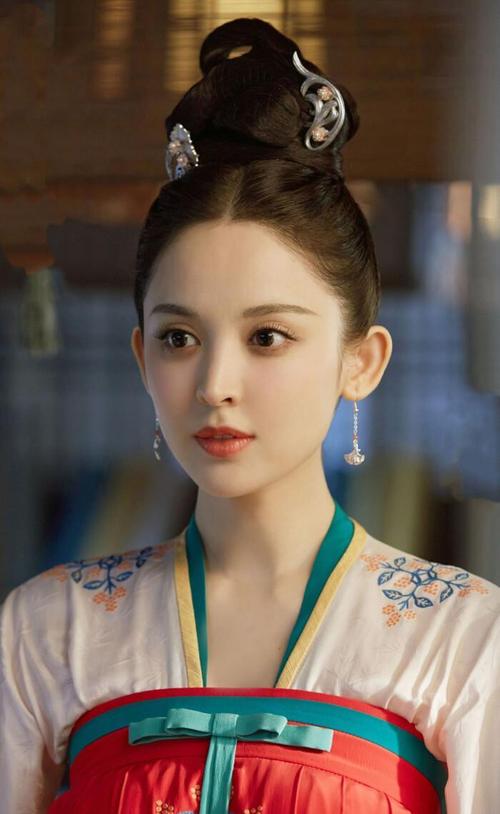 古力娜扎新古装来袭,《大唐明月》"琉璃"唐装美哭,坐等开播!