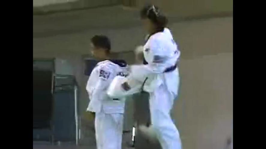 跆拳道表演过女子防身术的女生们,进来讲讲自己都是怎样表演的吧.