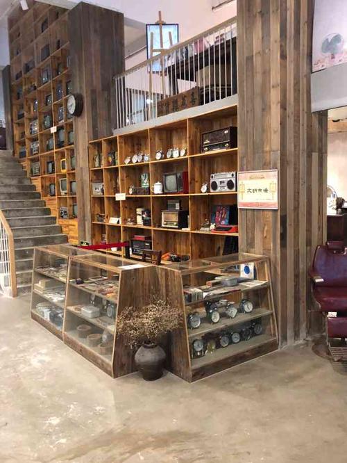 喜旧杂货铺-"服务太差,服务员有待培训.晚上九点钟.