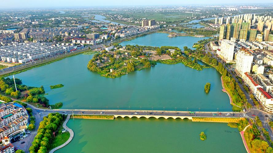 1/ 12 在长江中下游有一座小而美丽的县城——安徽无为县.