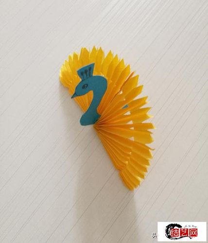 折纸孔雀步骤图解教程,简单手工纸孔雀方法