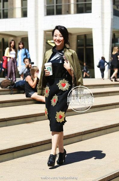 "京城四美"白冰纽约街拍 穿透视装不惧争议(4/10)