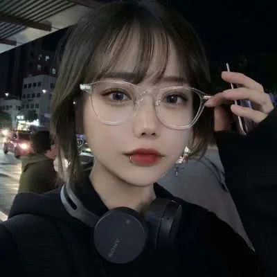 戴眼镜的优质女生头像