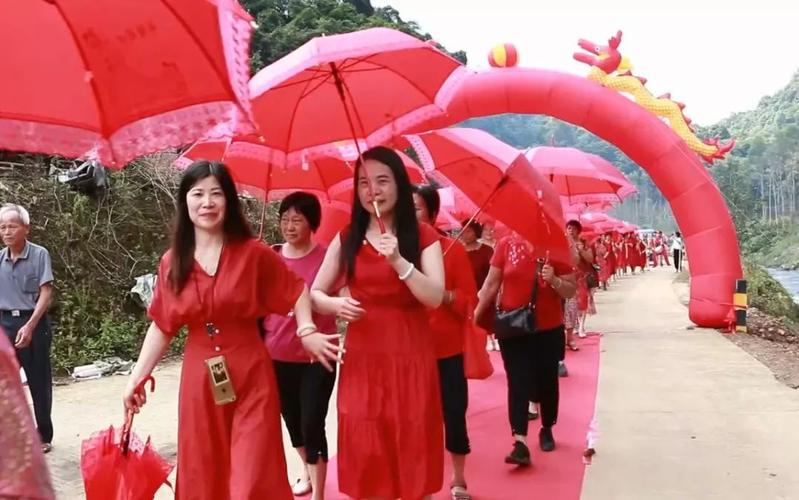 各位外嫁女们,你有多久没回娘家看看了,那个养育你的地方还记得她的