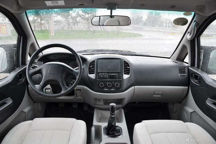 2017款东风风行菱智v3 1.5l 7座 手动标准型