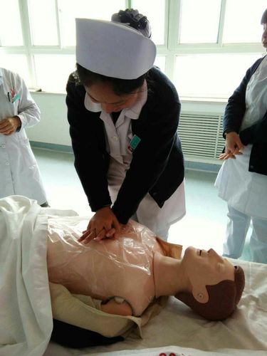 【襄垣县人民医院】儿科全体医护人员进行院感知识培训和心肺复苏操作