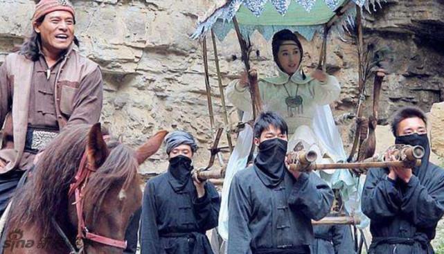 这个女土匪对日本人恨之入骨,她立下誓约,杀一鬼子可陪一夜