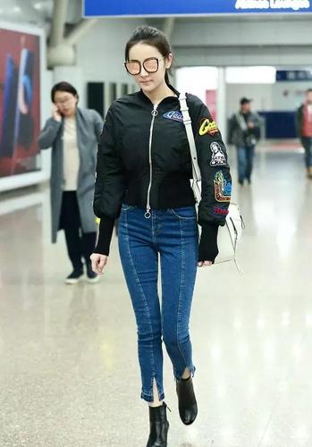 刘诗诗倪妮的衣橱已更新,开春流行的这5条牛仔裤等你来拔草!