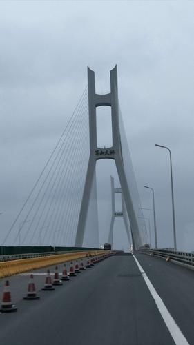 海南游出发了,这是军山长江大桥.