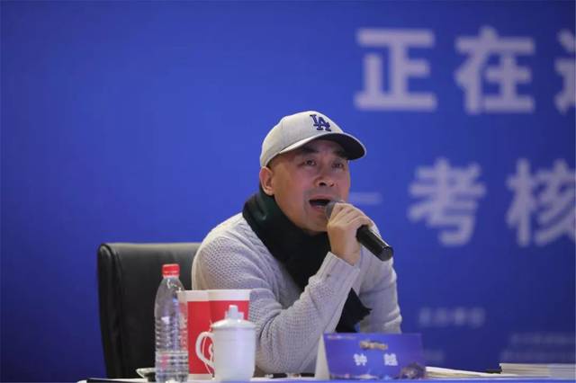 来到现场参赛 首都师范大学科德学院 传媒学院院长,著名编导钟越表示