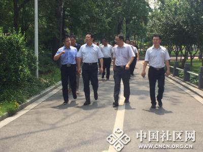 中原区区长一行莅临辖区检查社区精细化管理工作