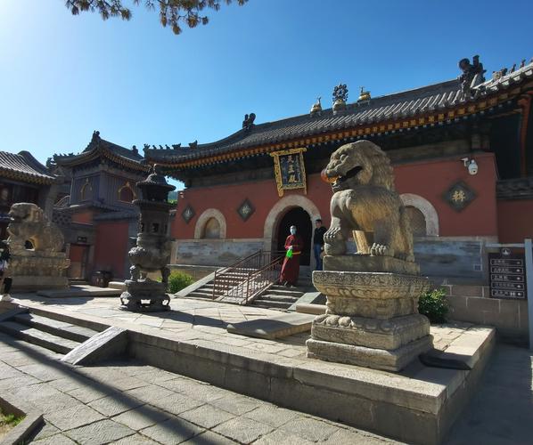 罗睺寺始建于唐代,是五台山保存完好的十大黄庙之一和五大禅寺之一.