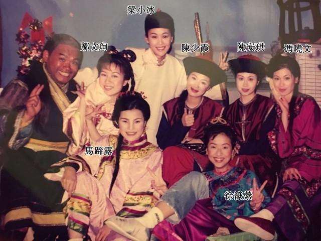 《鹿鼎记》20年前幕后照片你认出谁?7位老婆和陈小春