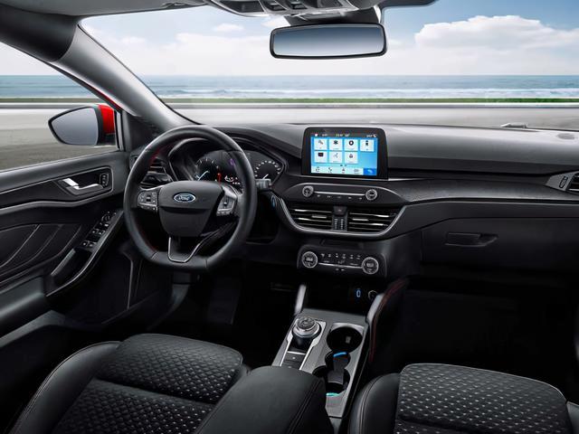 全新福克斯三缸机配8at,长安福特是懂车还是不懂车?