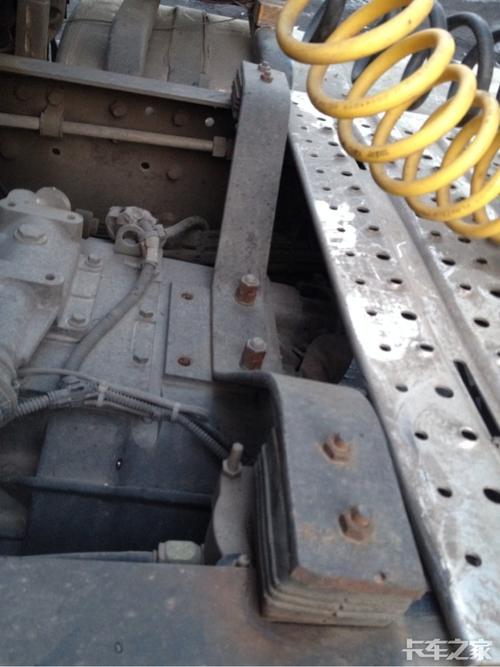 大j6变速箱吊架  找了好长时间了 没买到 今天看到别人车上的
